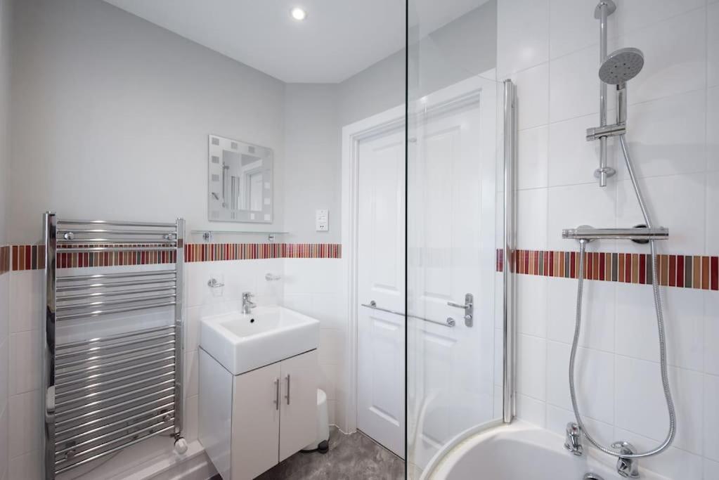 Space - Parking - Fast Wifi - 2 Double Bedrooms - Smart Tv * Colchester