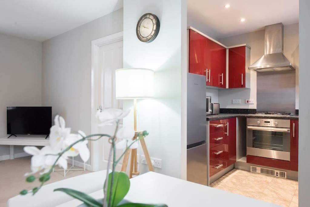 Space - Parking - Fast Wifi - 2 Double Bedrooms - Smart Tv *