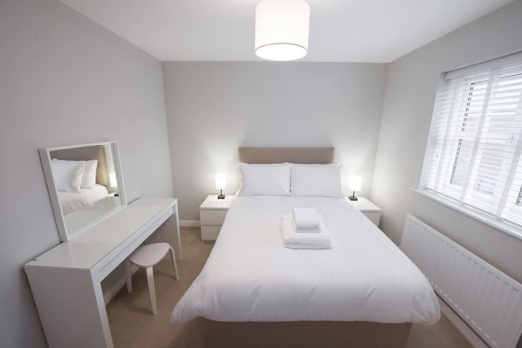 Space - Parking - Fast Wifi - 2 Double Bedrooms - Smart Tv * Colchester