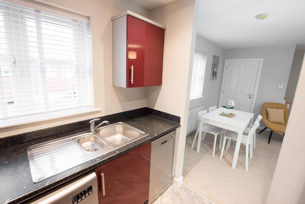 Apartment Space - Parking - Fast Wifi - 2 Double Bedrooms - Smart Tv