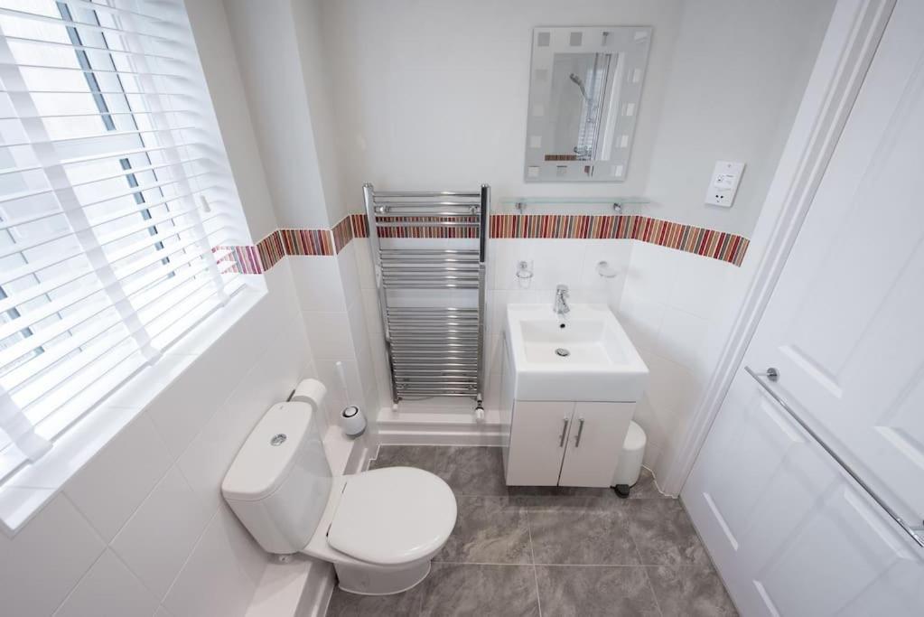 Space - Parking - Fast Wifi - 2 Double Bedrooms - Smart Tv Apartment