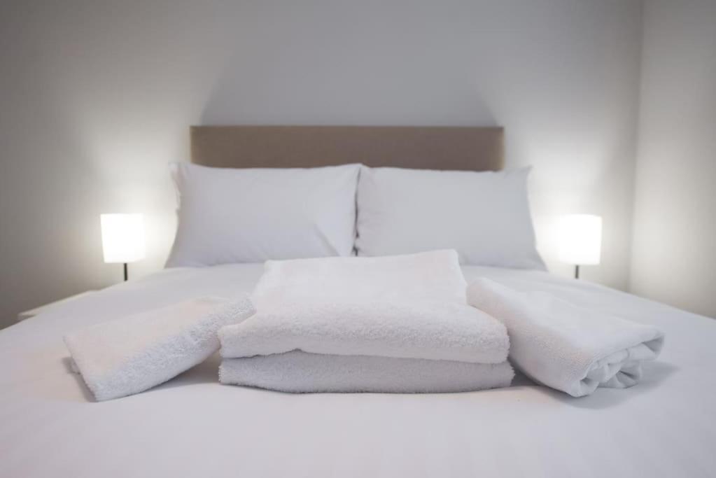 Space - Parking - Fast Wifi - 2 Double Bedrooms - Smart Tv *