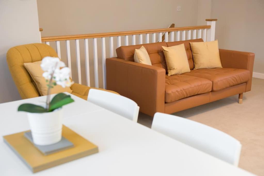 Space - Parking - Fast Wifi - 2 Double Bedrooms - Smart Tv *