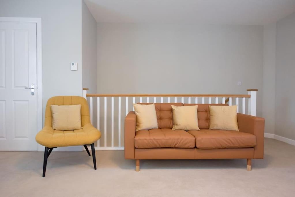 Space - Parking - Fast Wifi - 2 Double Bedrooms - Smart Tv Apartment *