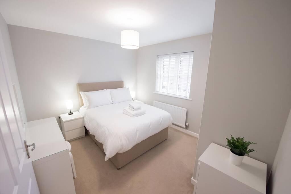 Space - Parking - Fast Wifi - 2 Double Bedrooms - Smart Tv * Colchester