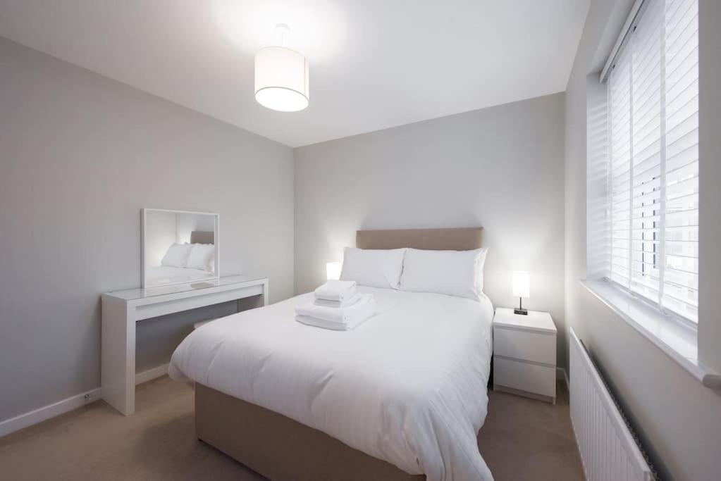 Space - Parking - Fast Wifi - 2 Double Bedrooms - Smart Tv Apartment
