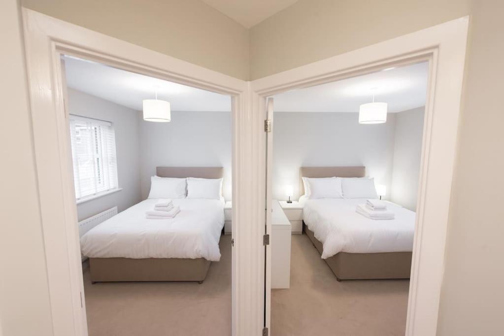 Space - Parking - Fast Wifi - 2 Double Bedrooms - Smart Tv *