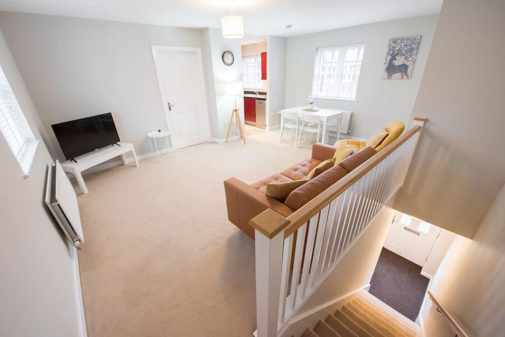 Apartment Space - Parking - Fast Wifi - 2 Double Bedrooms - Smart Tv