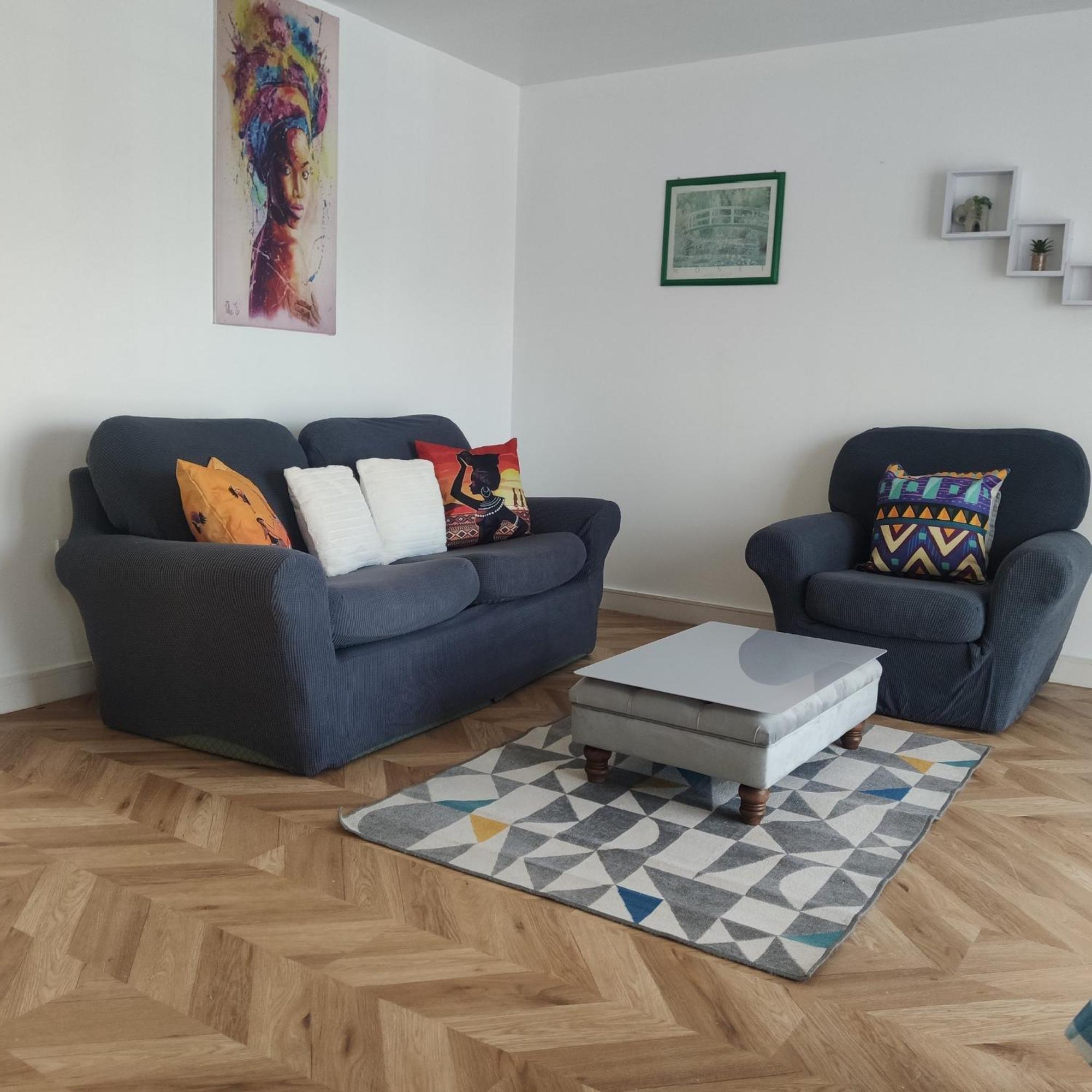 Ratcliffe Apartment *