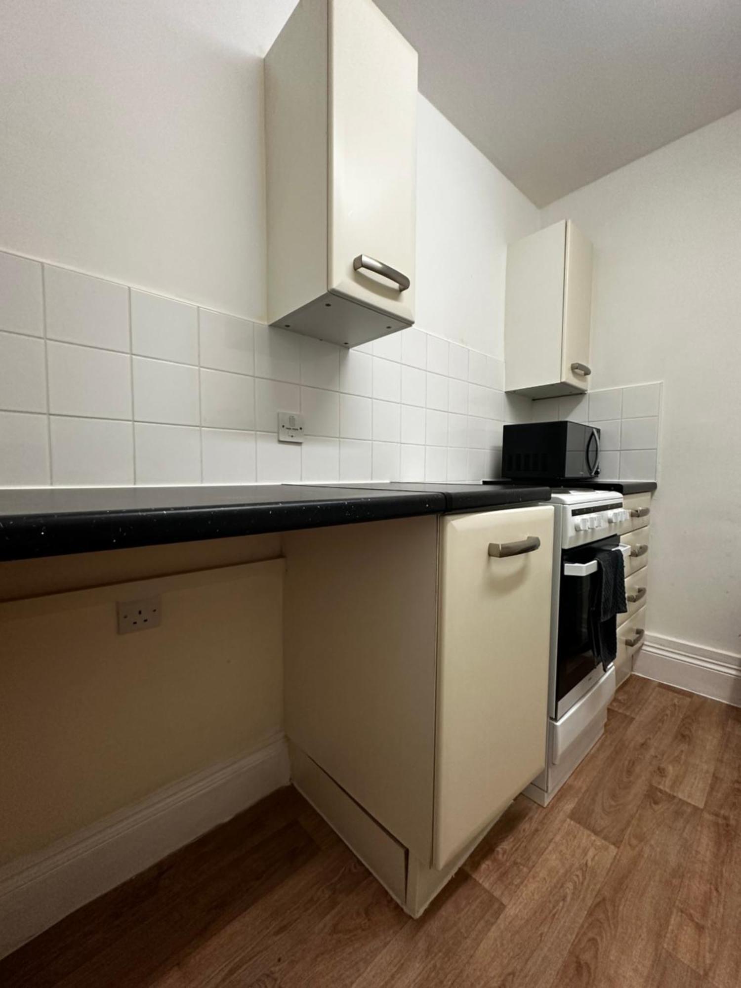 Cosy Entire Super King Bed Near Town Center *