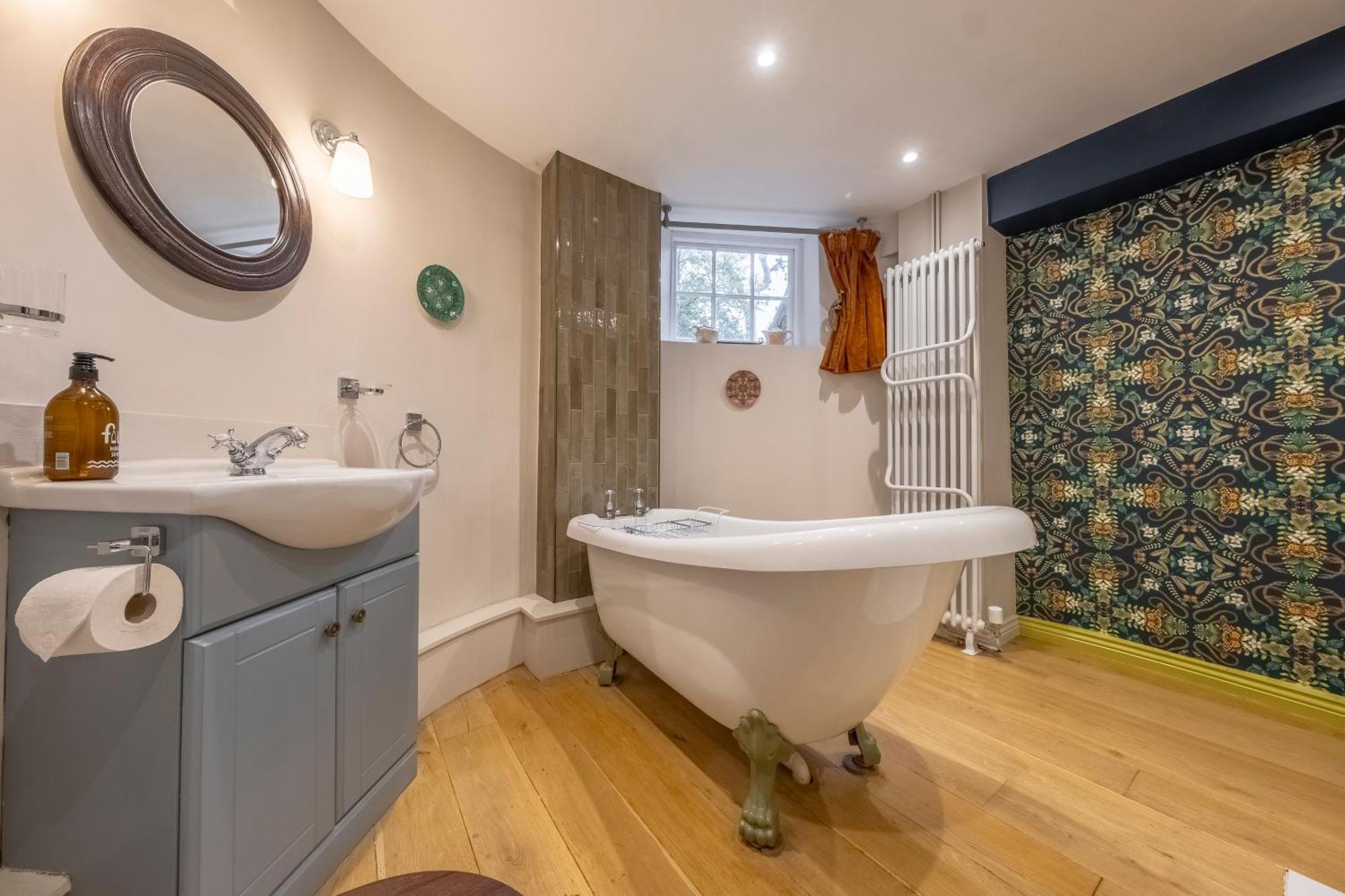 A Fairy-tale Luxurious - The Tea Caddy Holiday home Colchester