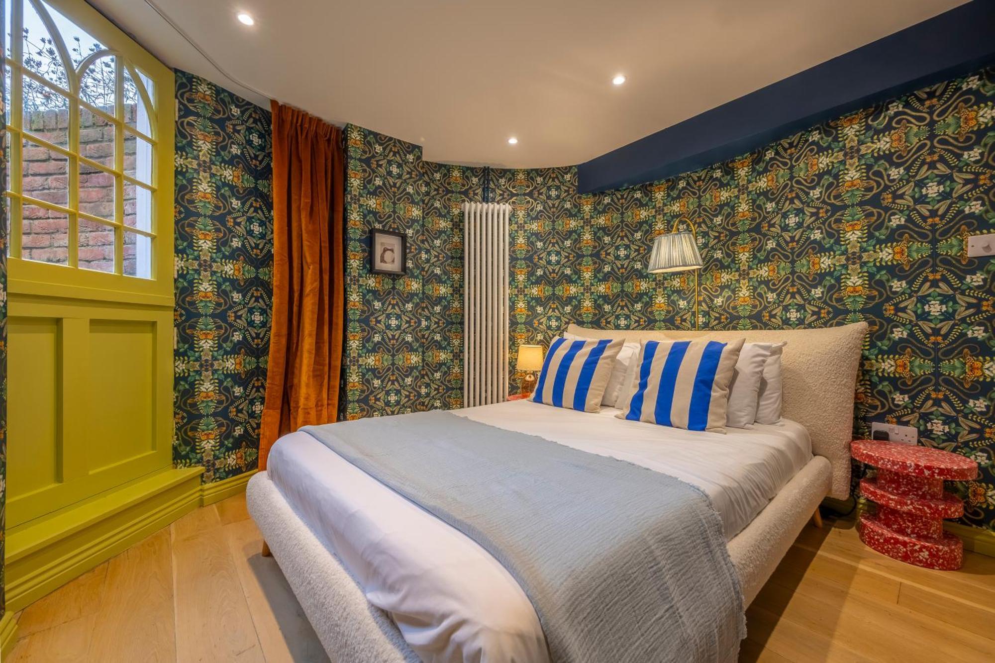A Fairy-tale Luxurious - The Tea Caddy Holiday home Colchester