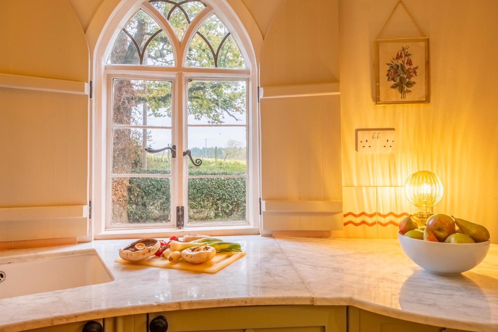 A Fairy-tale Luxurious - The Tea Caddy Holiday home Colchester