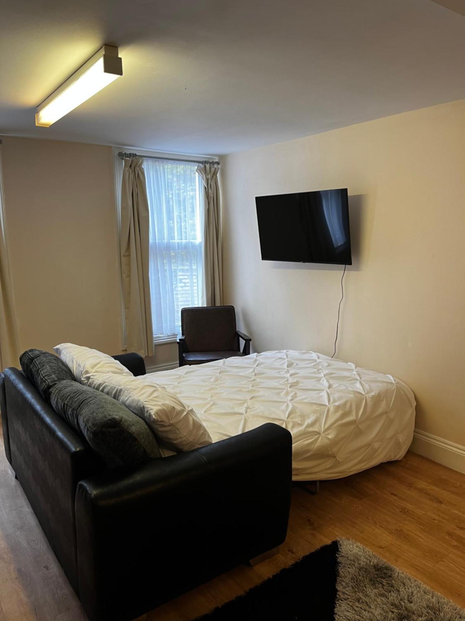 Entire Boutique King Size Bed Near Town Centre Apartment *