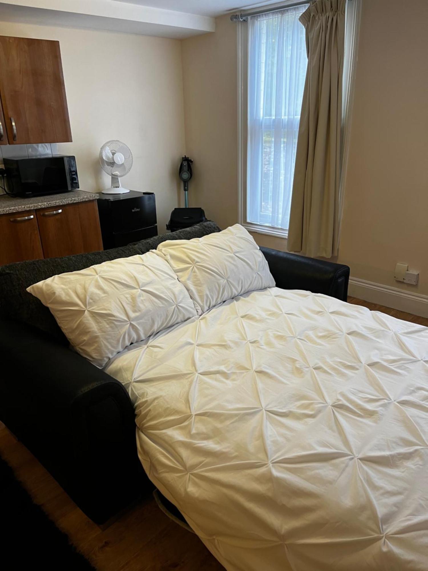 Entire Boutique King Size Bed Near Town Centre *