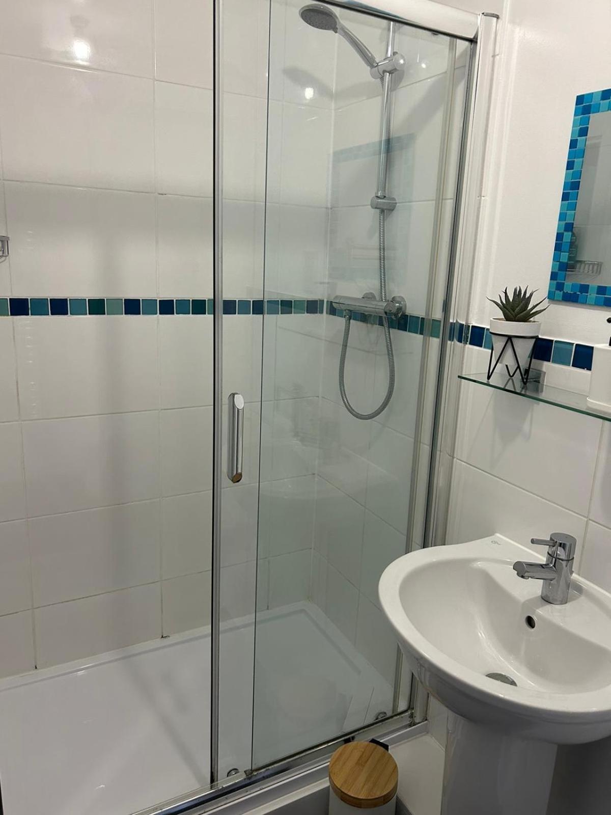 Long - Free Parking - Contractors - Train Station - Students Apartment Colchester