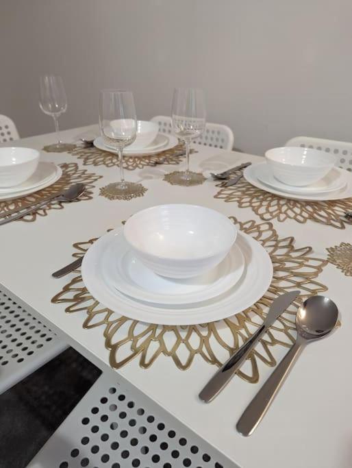2-bed, Sleeps 5, 2 Bath, Parking, Wifi
