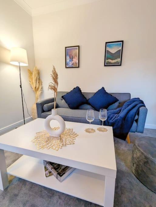 2-bed, Sleeps 5, 2 Bath, Parking, Wifi