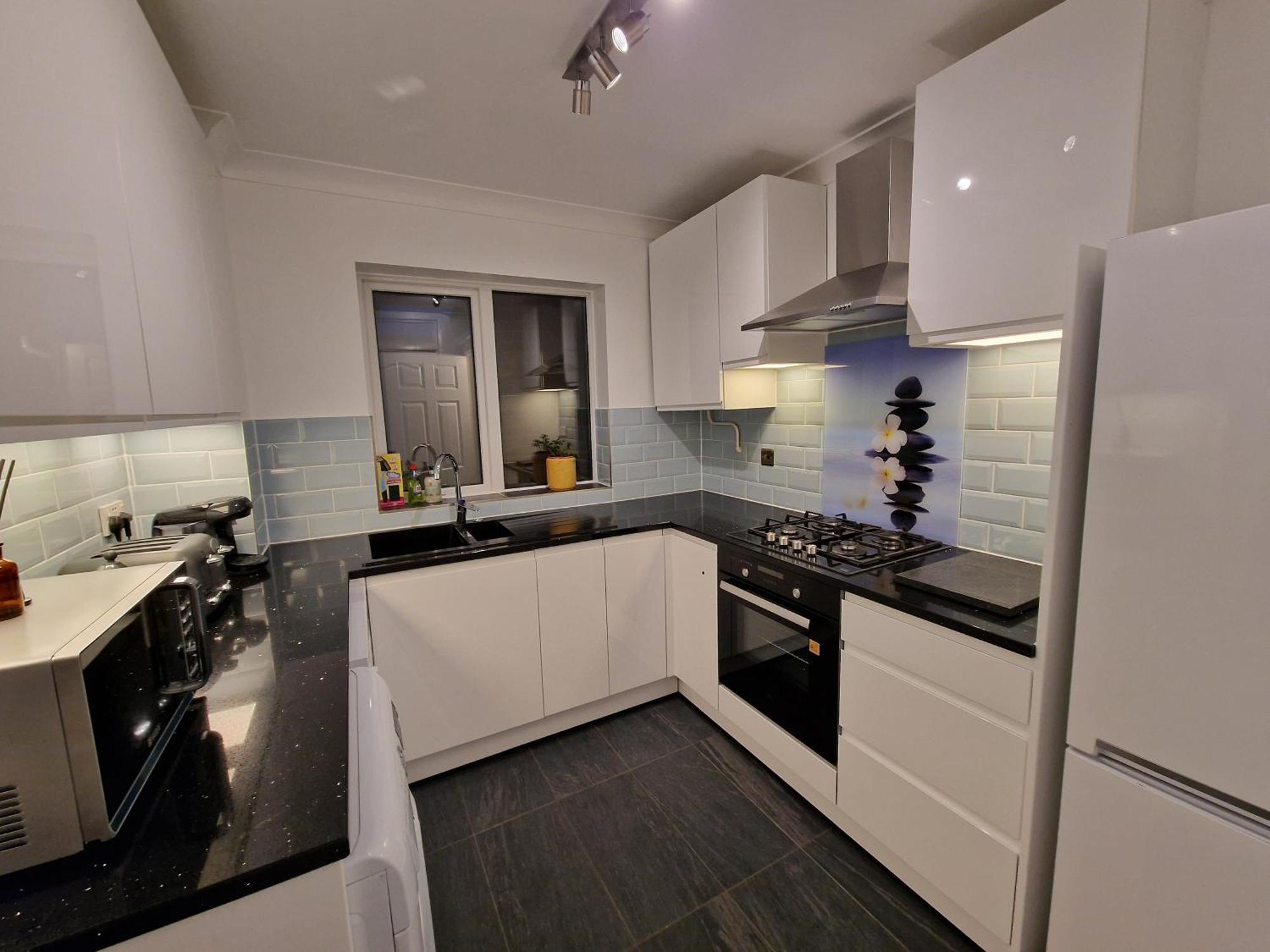 Modern And Spacious 3 Bedroom Family House With Workspace Colchester