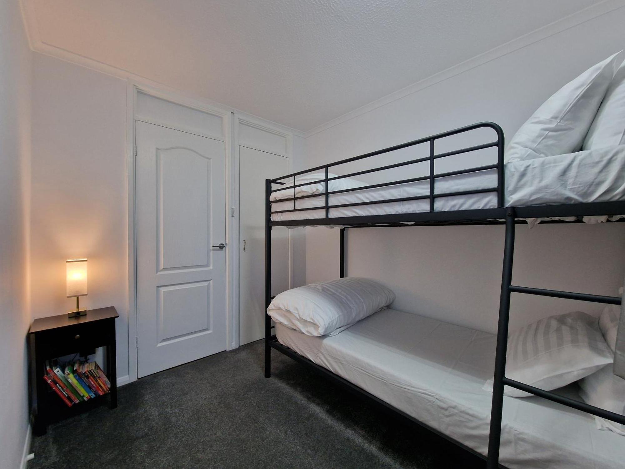 Modern And Spacious 3 Bedroom Family House With Workspace Holiday home Colchester