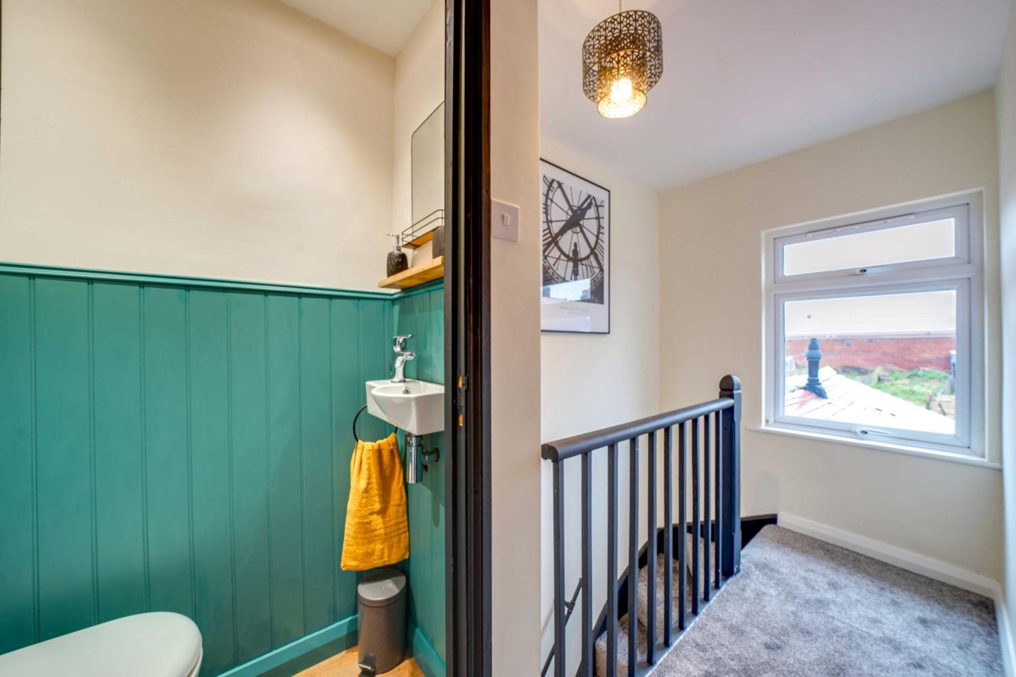Stylish Victorian House, Close To Centre *