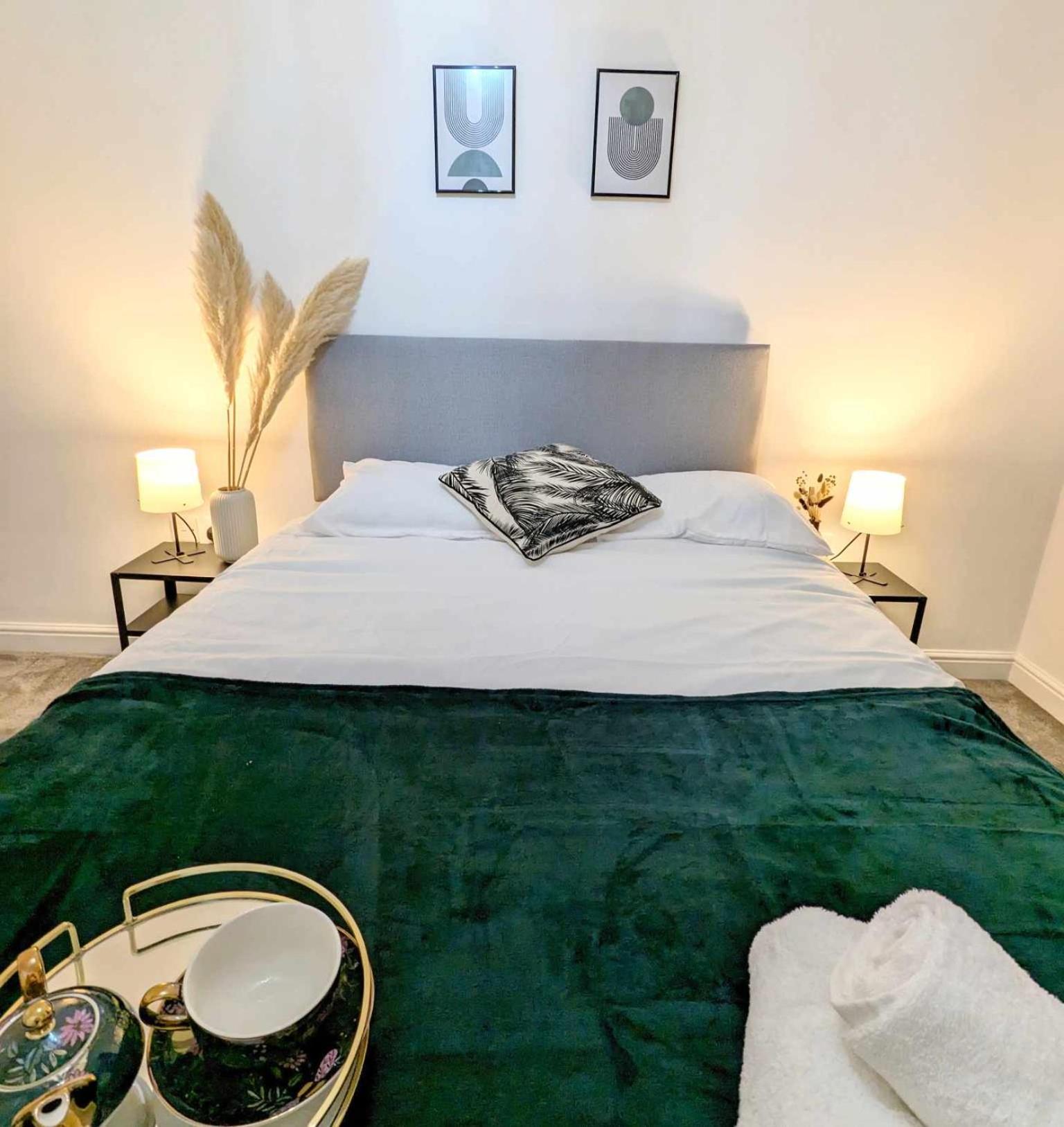 2-bed, Sleeps 5, 2 Bath, Parking, Wifi Apartment *