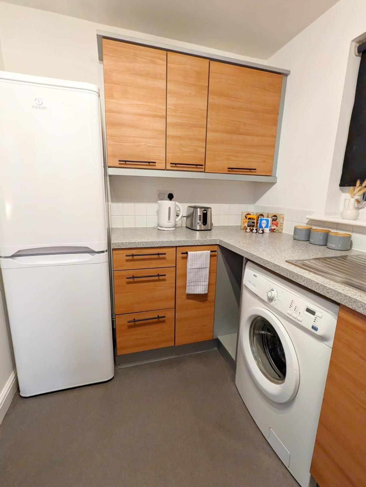 2-bed, Sleeps 5, 2 Bath, Parking, Wifi *