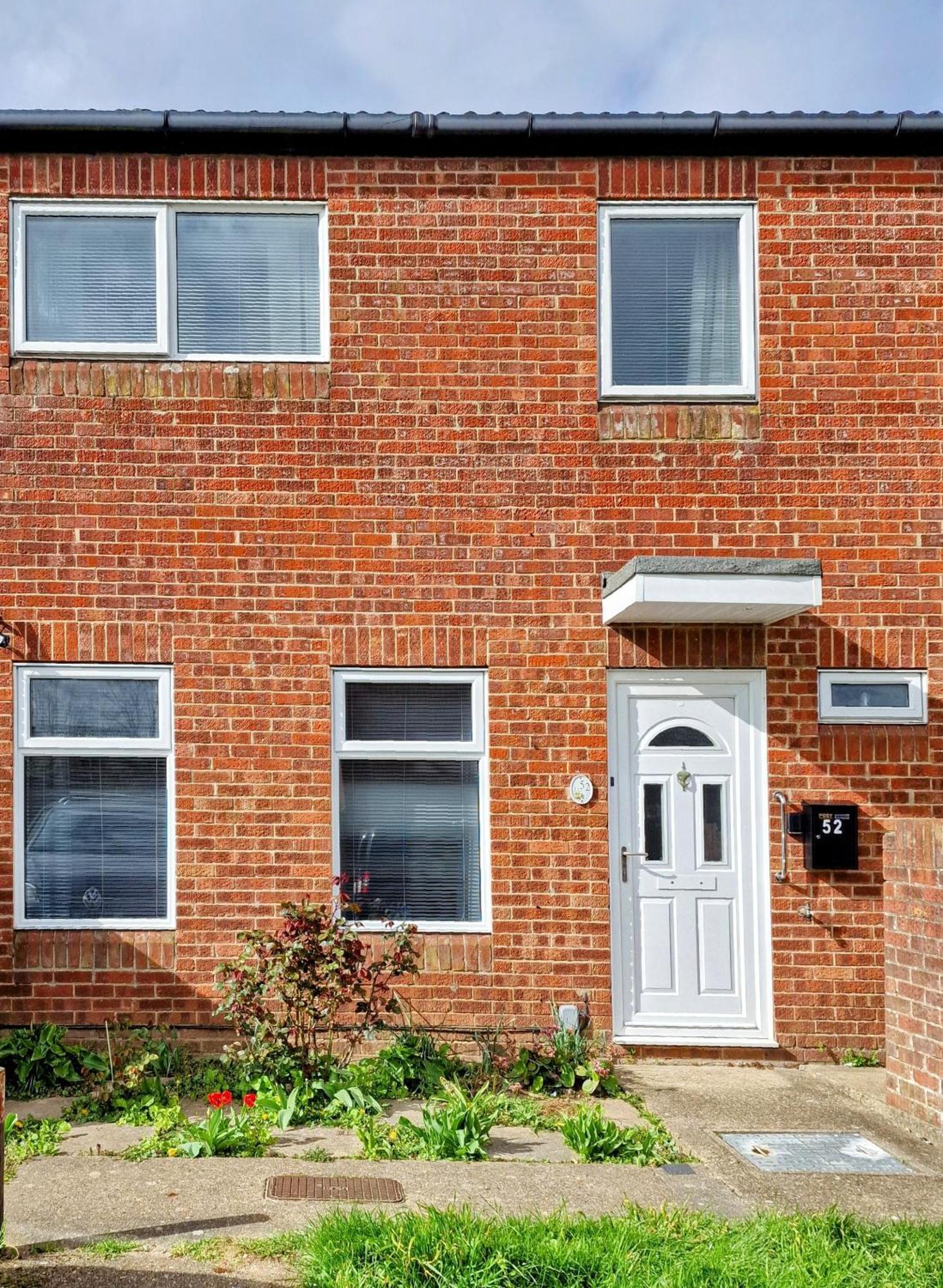 Modern And Spacious 3 Bedroom Family House With Workspace *