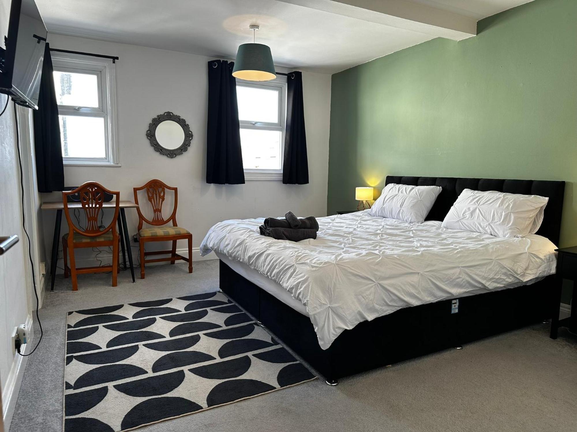 Cosy Entire Super King Bed Near Town Center * Colchester