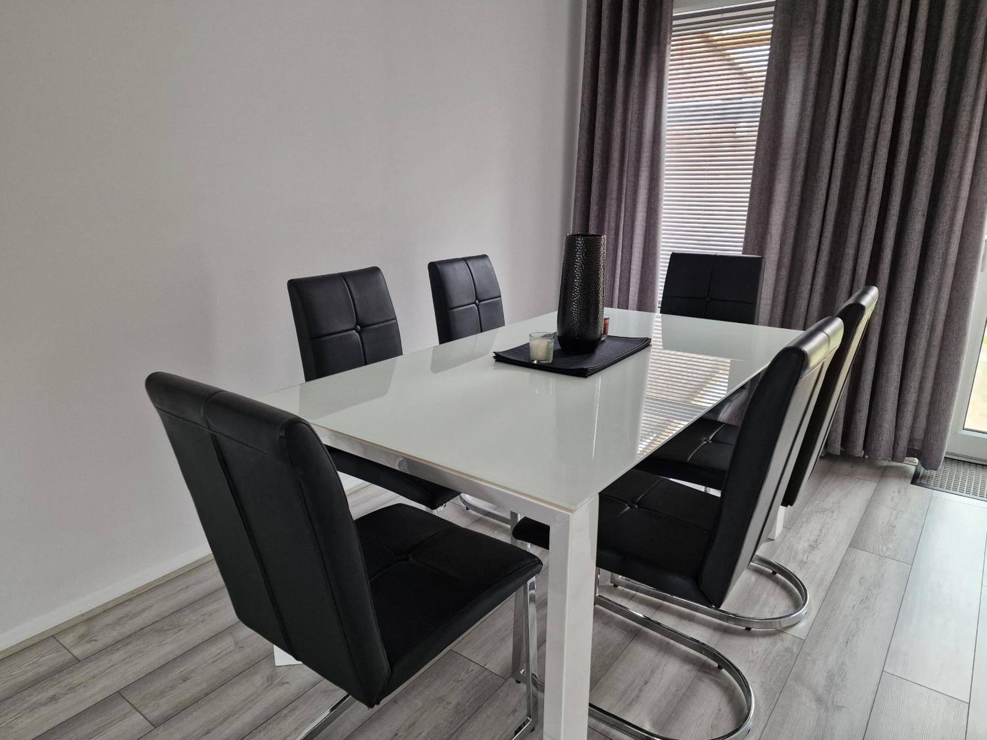 Modern And Spacious 3 Bedroom Family House With Workspace Holiday home *