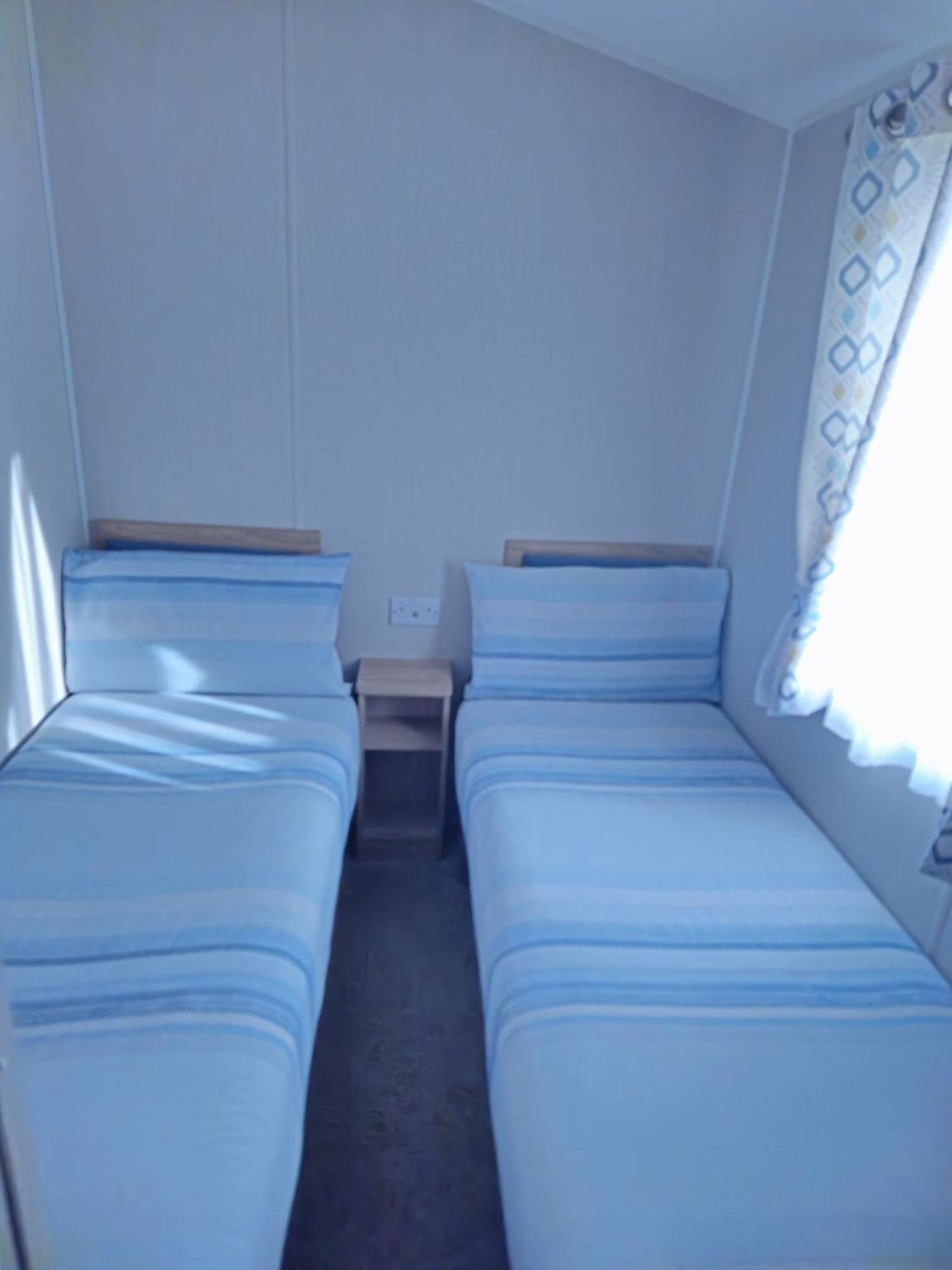 Chalet Charming 3-bed Caravan In Mersea Island Colchester