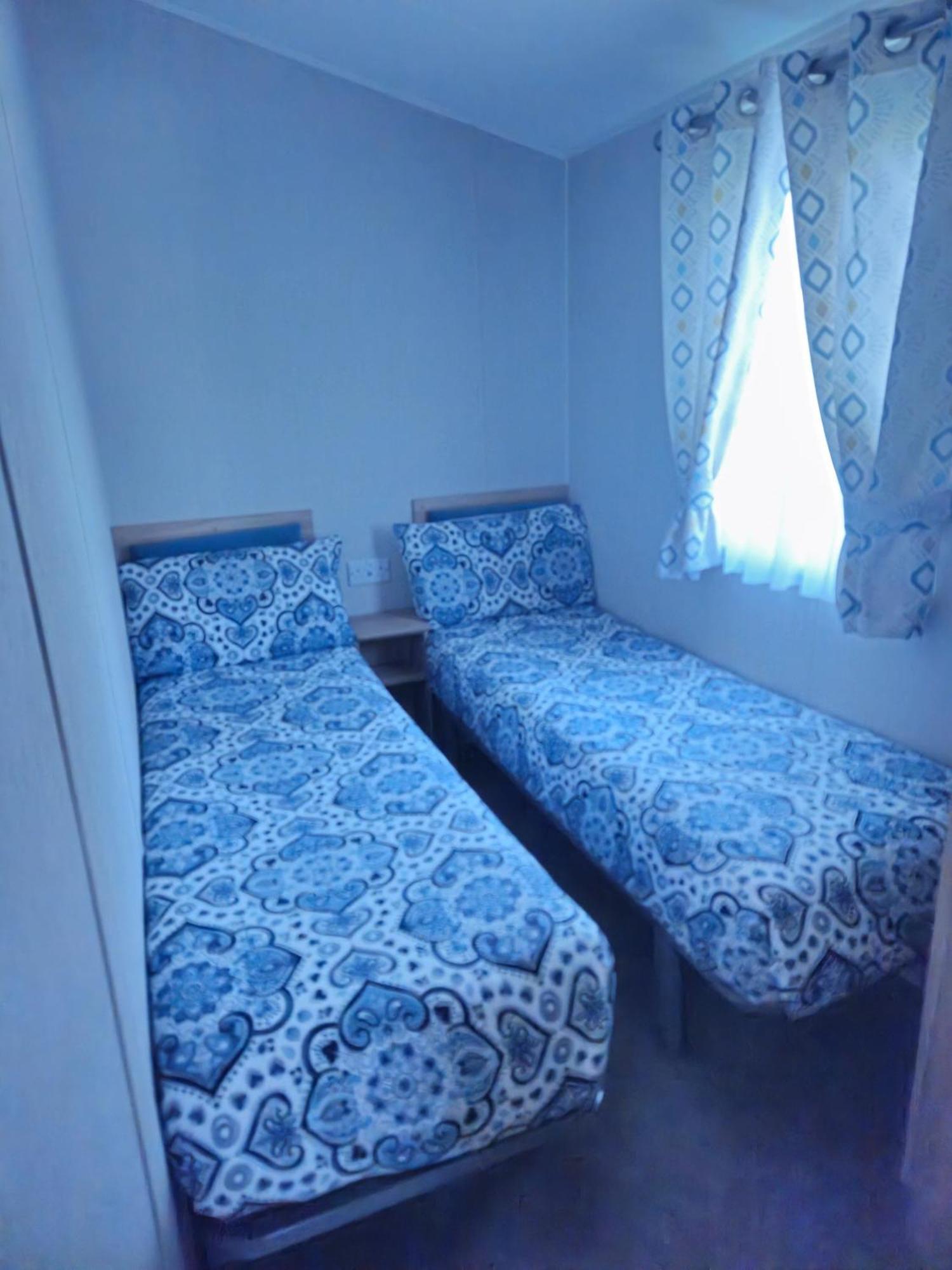 Charming 3-bed Caravan In Mersea Island Chalet *
