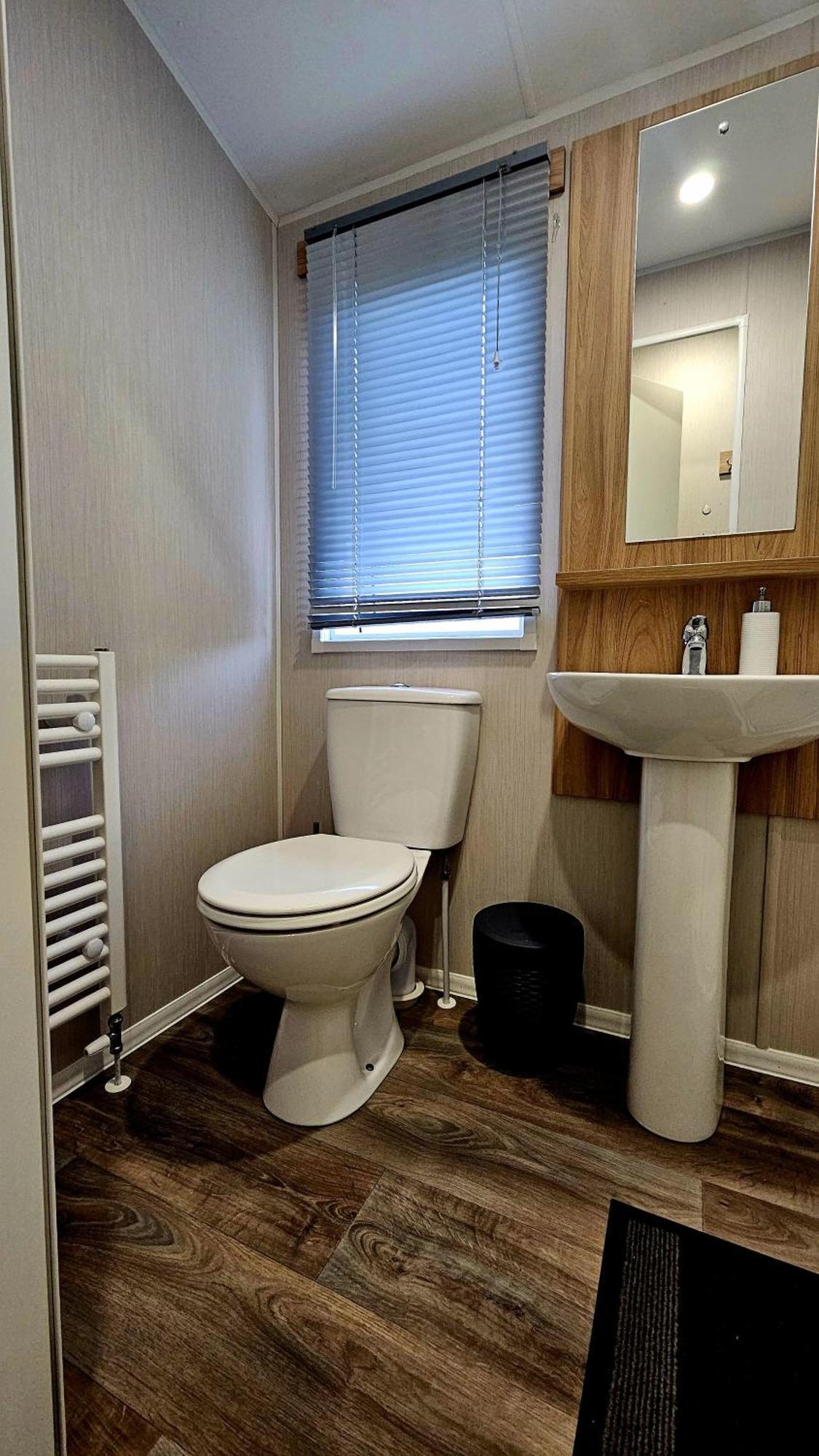 Chalet Charming 3-bed Caravan In Mersea Island