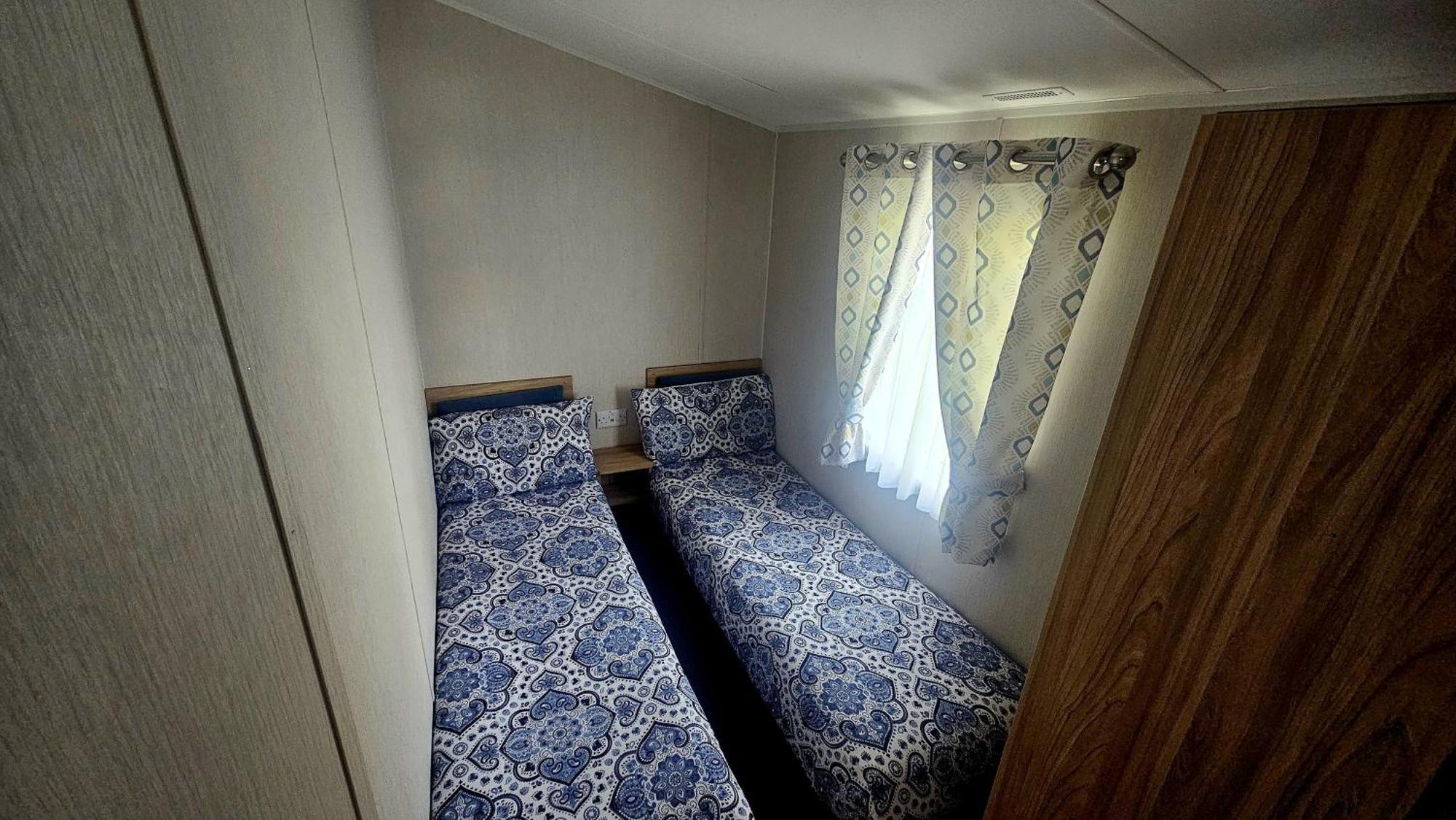 Charming 3-bed Caravan In Mersea Island Colchester
