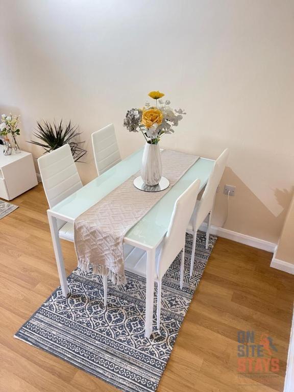 Cosy Ground Floor 2 Bedroom With Wifi And Lots Of Parking