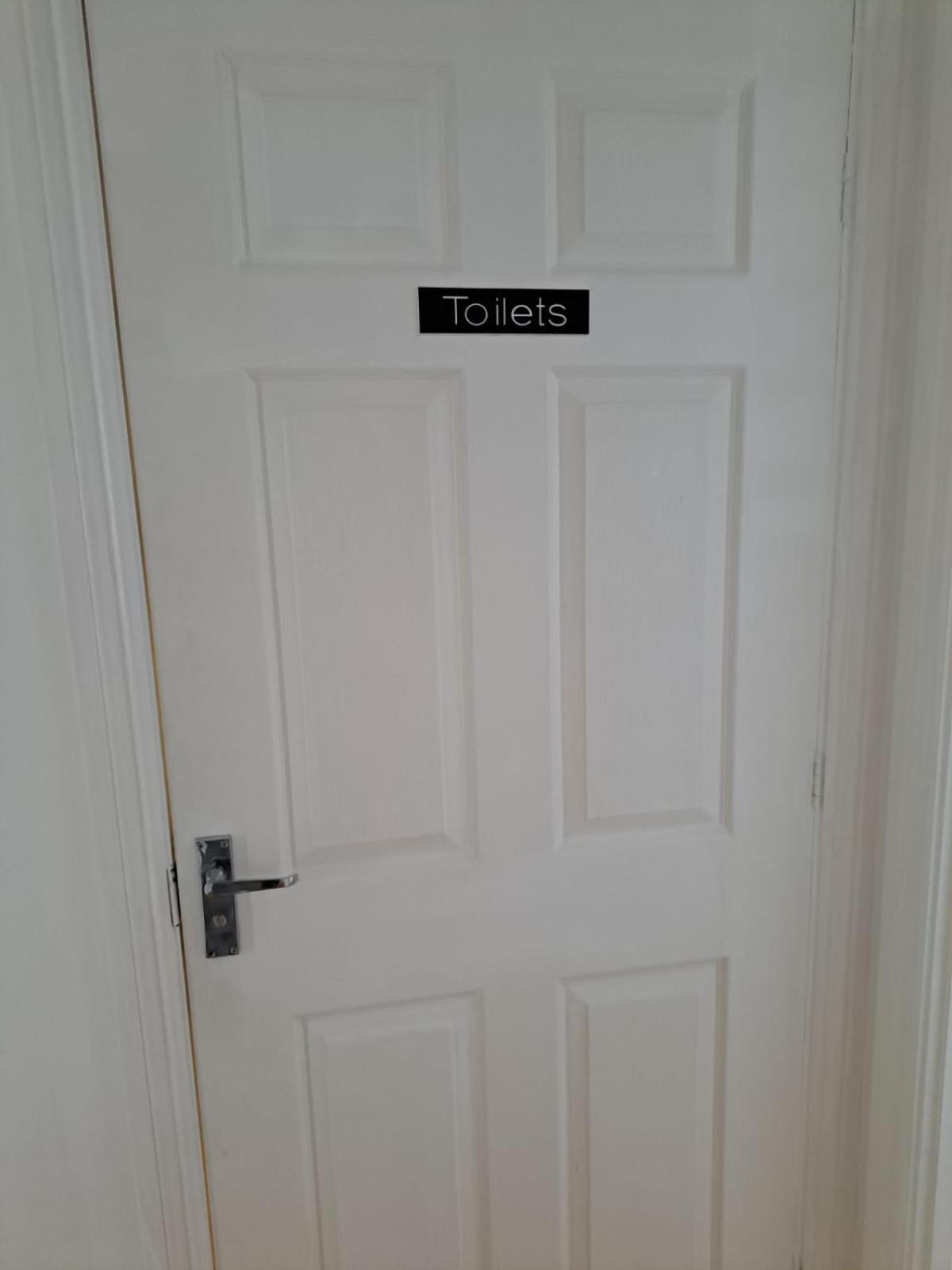 Luxury And An En-suite With Free Wi-fi Clarendon Way
