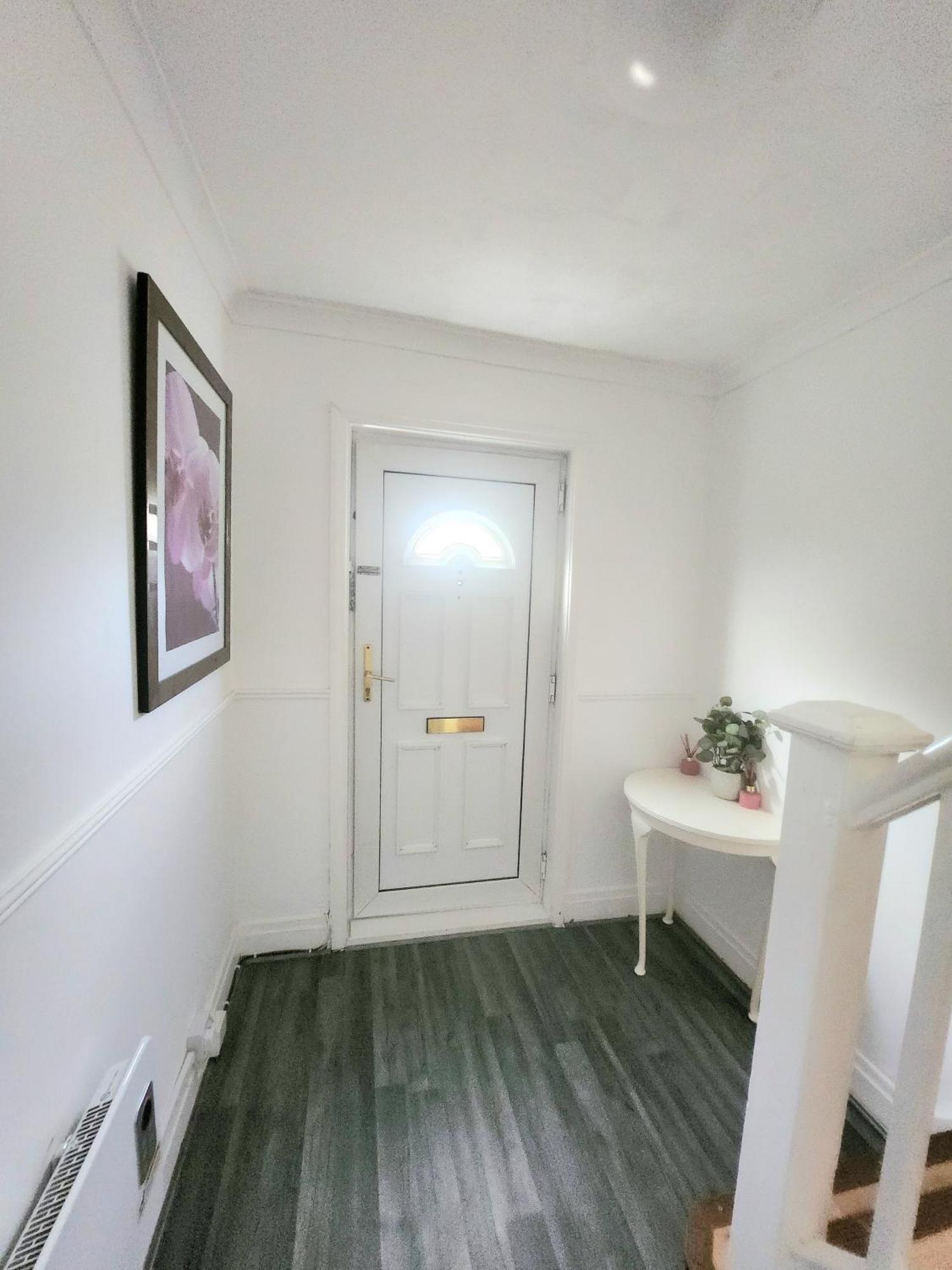 The Comfy Resort, Free Private Parking & Wifi, 9 Beds *