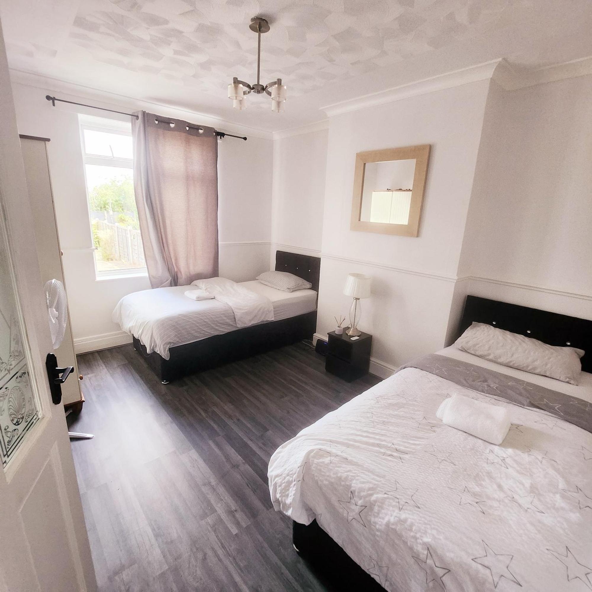 The Comfy Resort, Free Private Parking & Wifi, 9 Beds Holiday home *