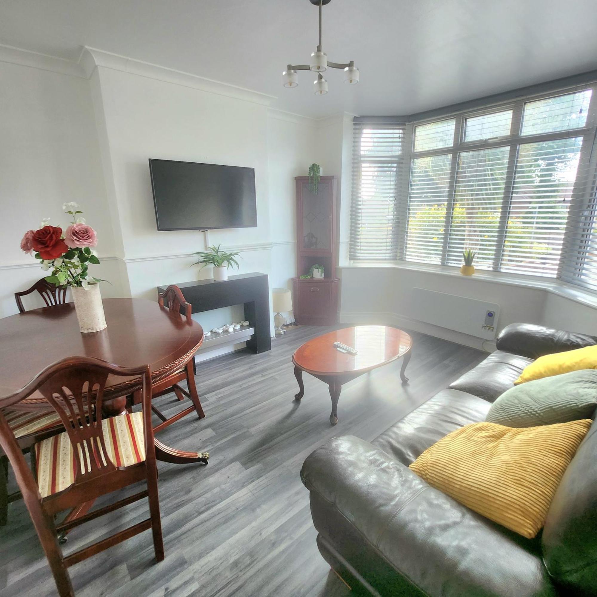 The Comfy Resort, Free Private Parking & Wifi, 9 Beds Colchester