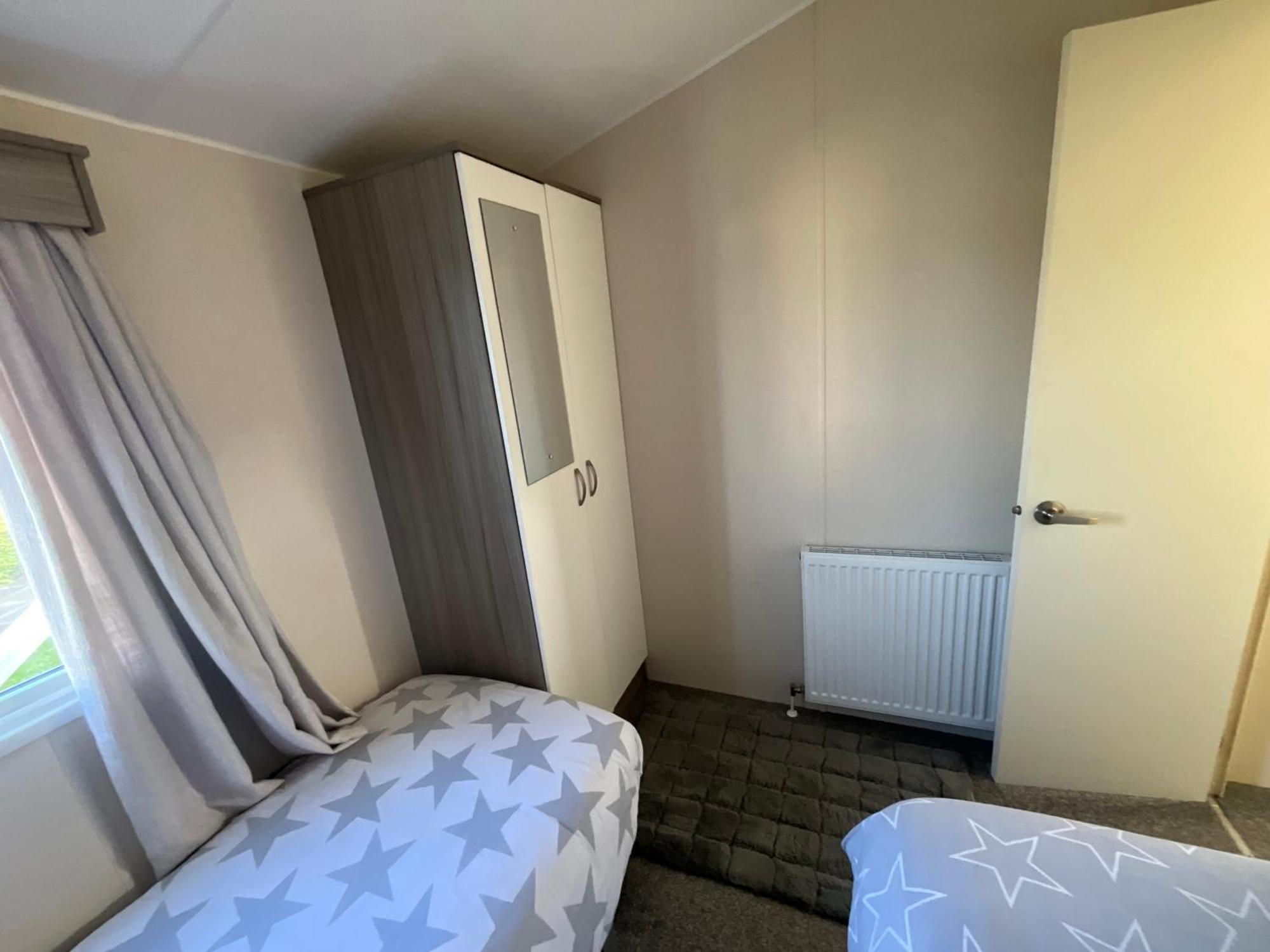 Luxury 2- Bed Caravan In Mersea Island Holiday home Colchester