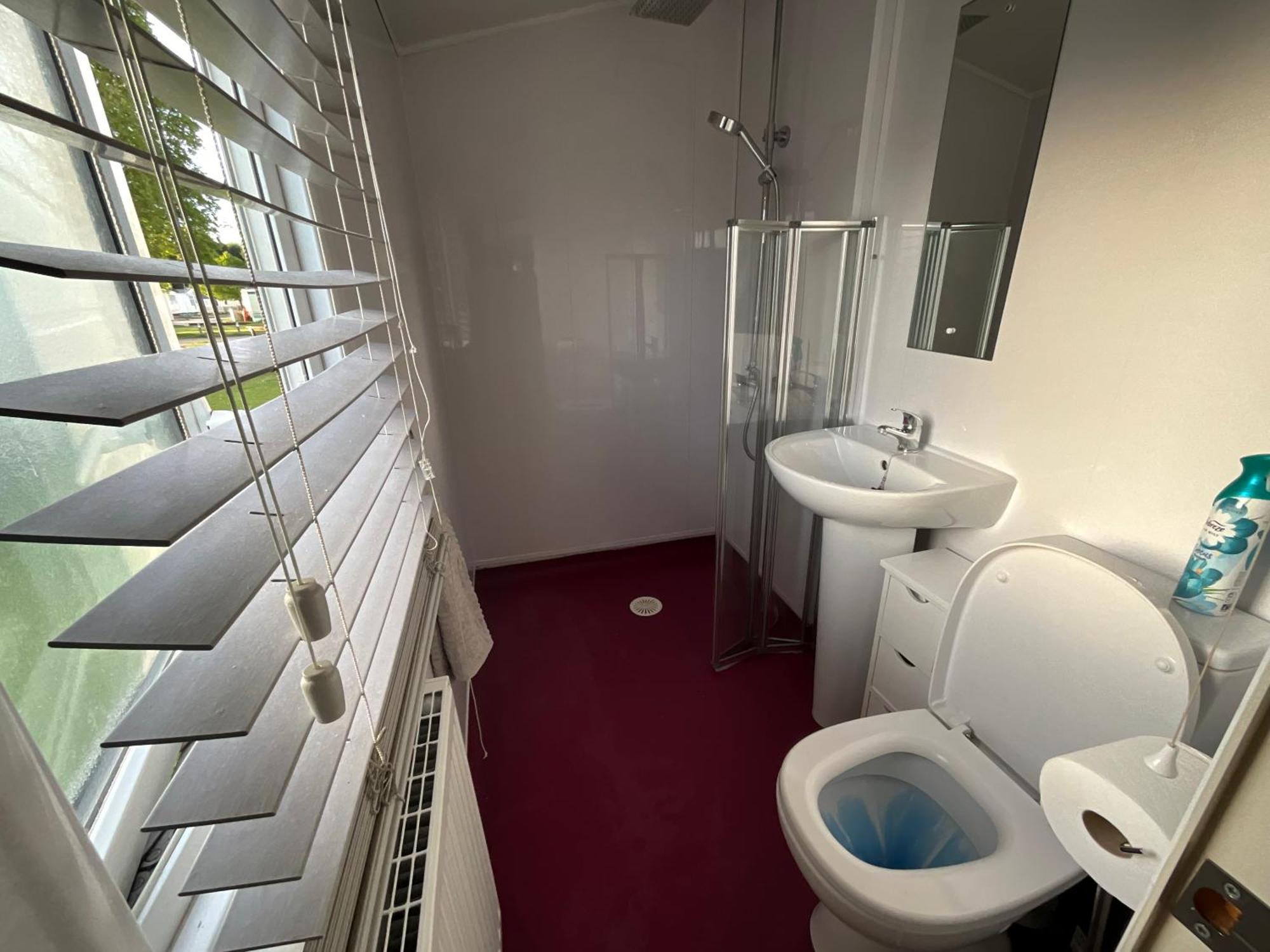 Luxury 2- Bed Caravan In Mersea Island Holiday home Colchester