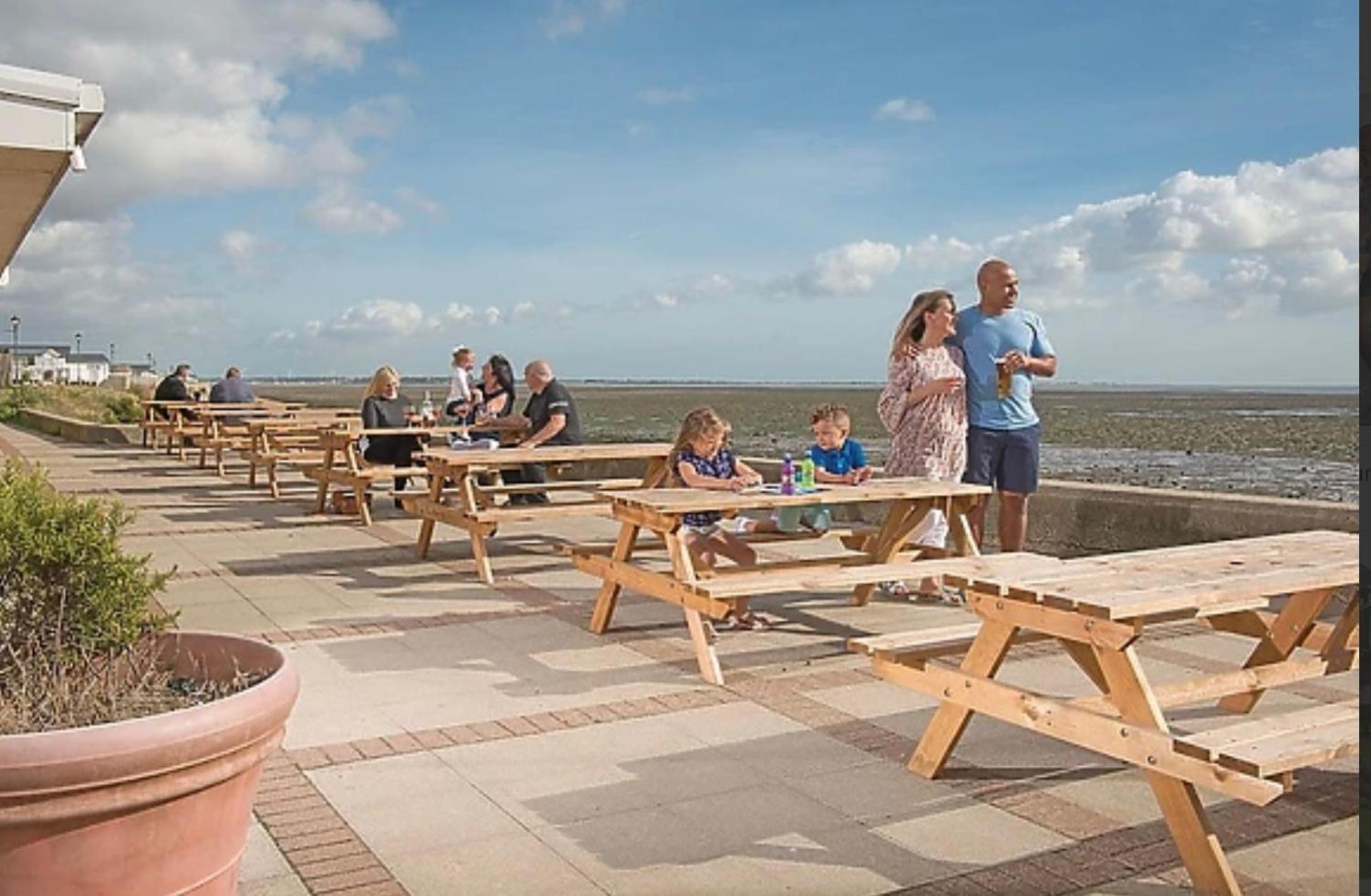 Luxury 2- Bed Caravan In Mersea Island Colchester