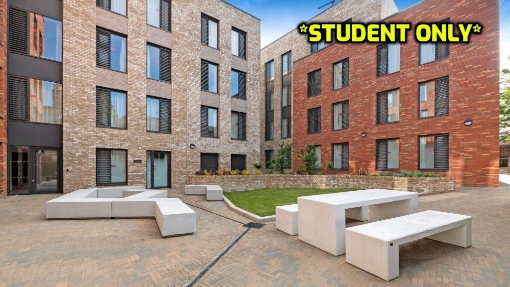 Student Only Zeni Ensuite Rooms, Colchester