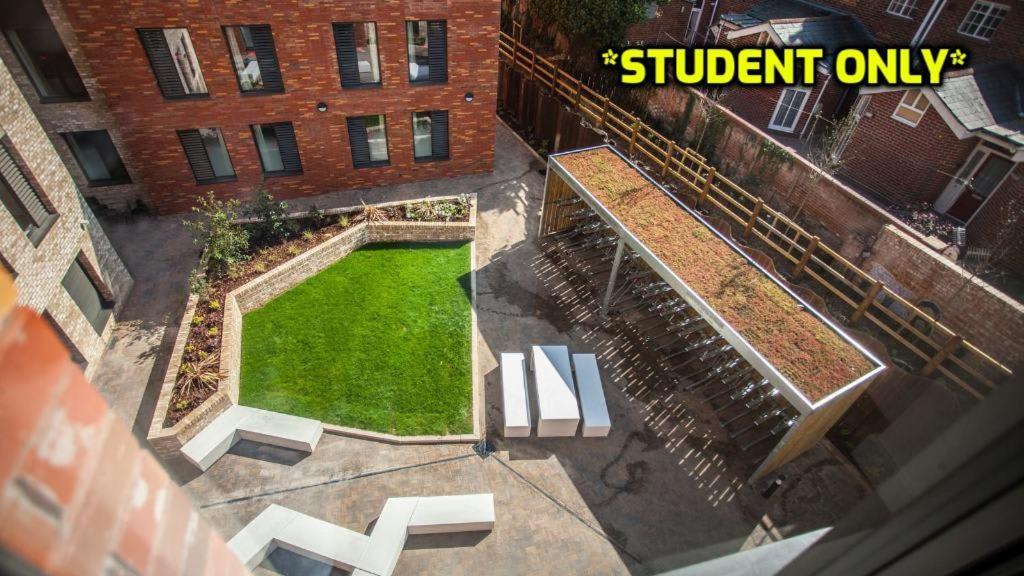 Inn Student Only Zeni Ensuite Rooms, *