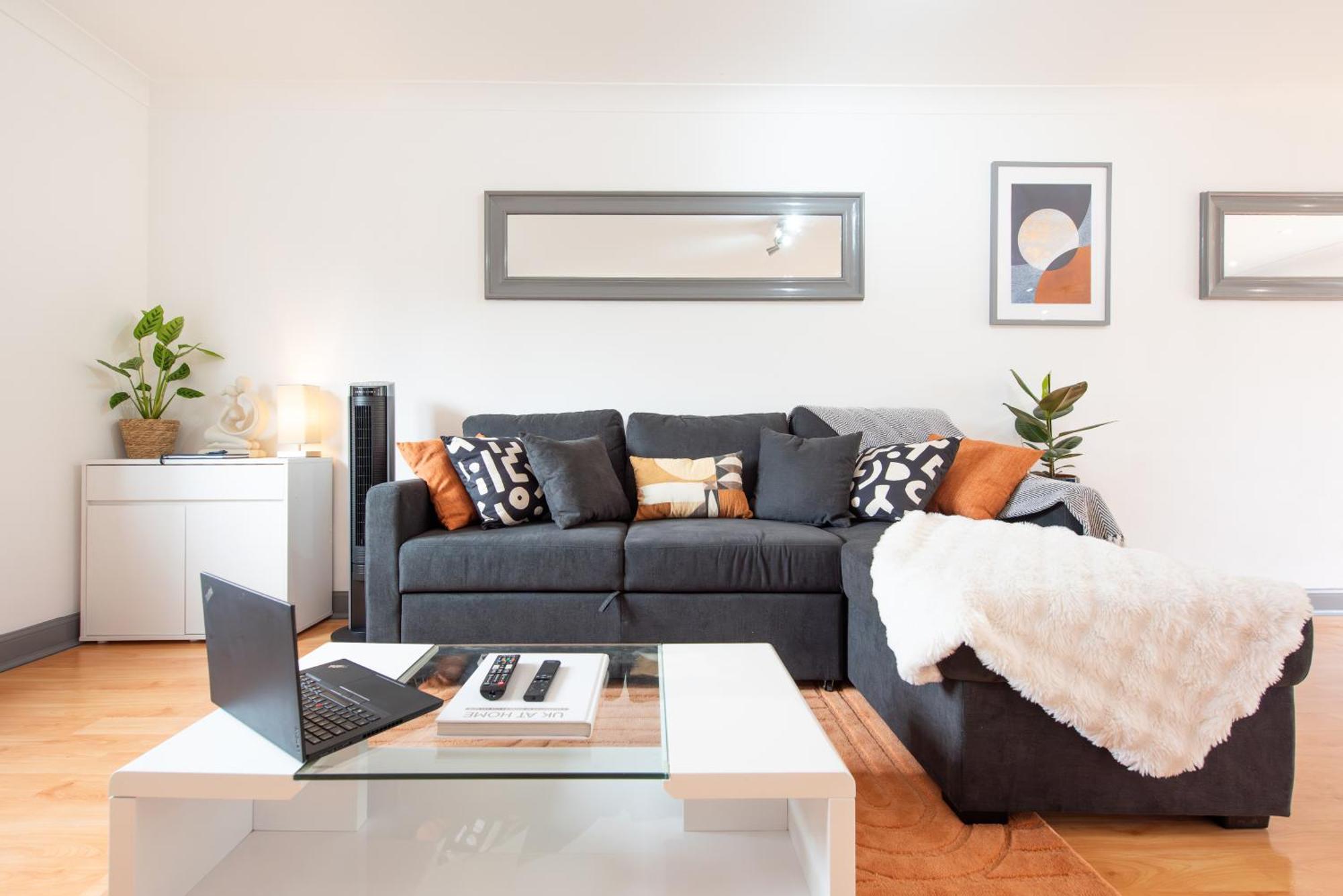 Hythe Hill 3-bedroom House, 2 Free Spacious Parking Spaces, Fast Wifi, Close To Shops, Cafes & Pubs Apartment