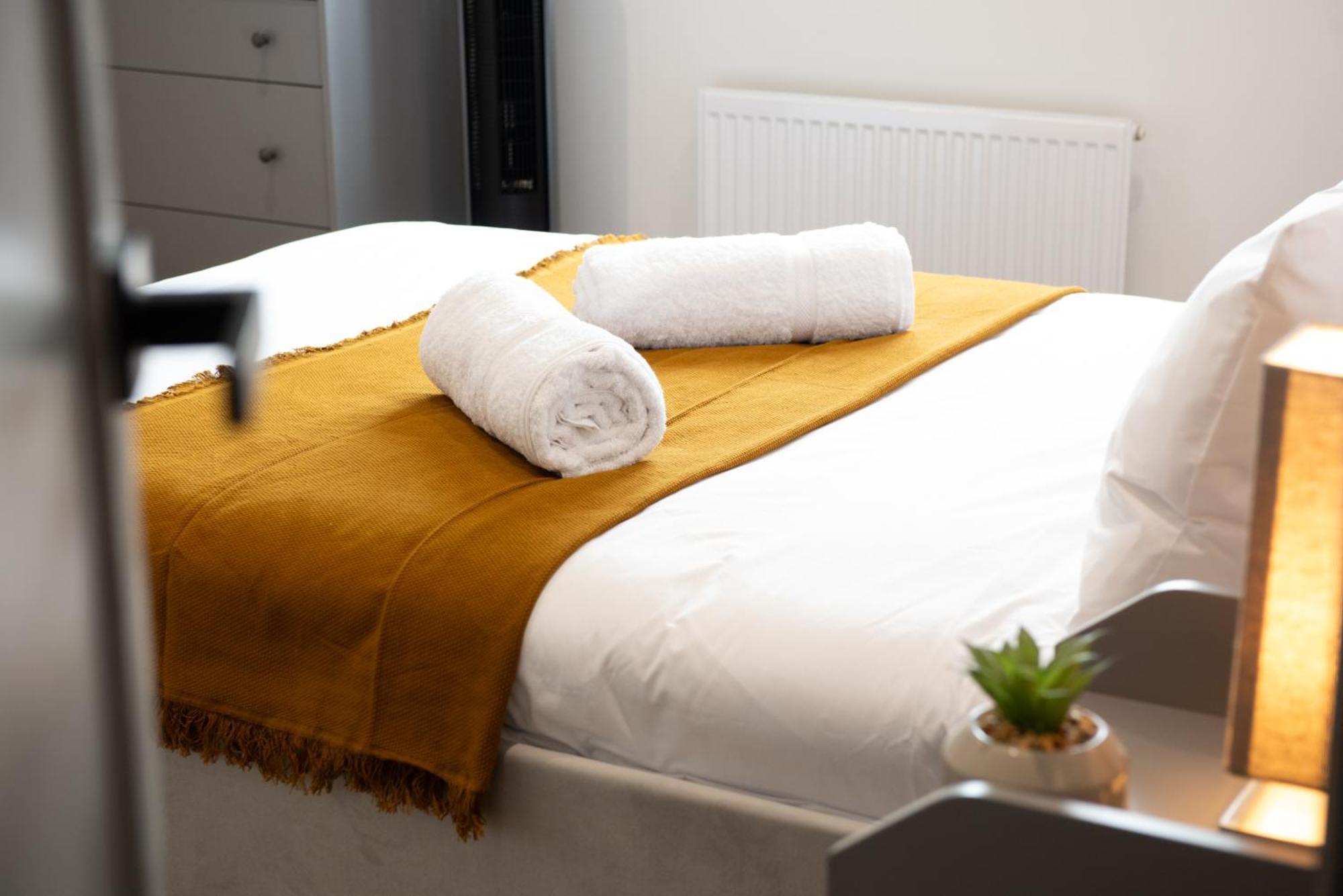 Apartment Hythe Hill 3-bedroom House, 2 Free Spacious Parking Spaces, Fast Wifi, Close To Shops, Cafes & Pubs