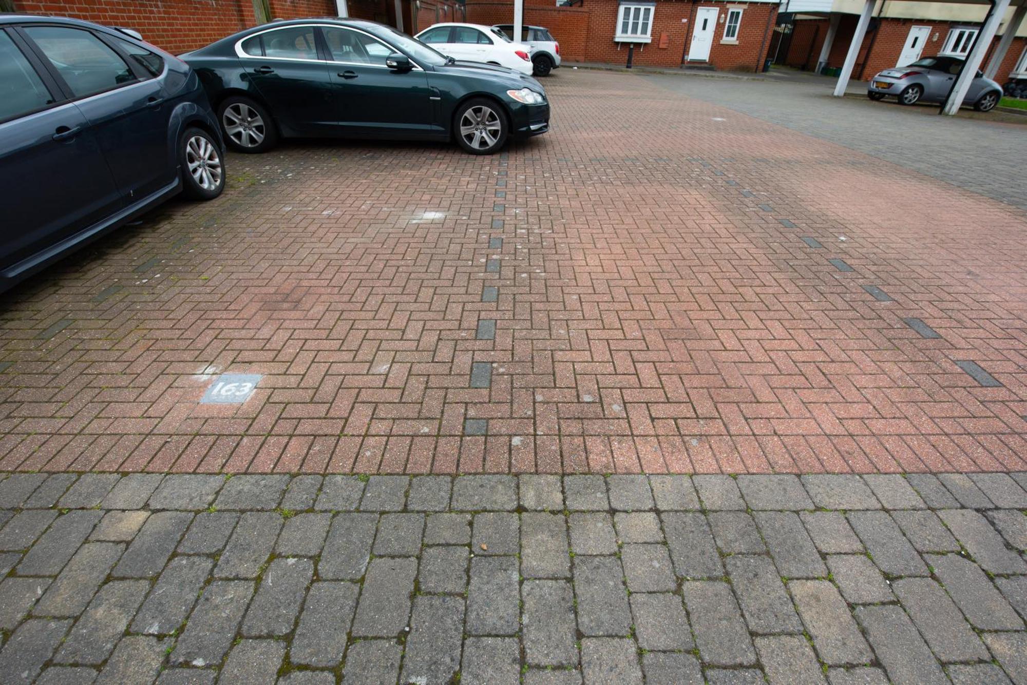 Apartment Hythe Hill 3-bedroom House, 2 Free Spacious Parking Spaces, Fast Wifi, Close To Shops, Cafes & Pubs Colchester
