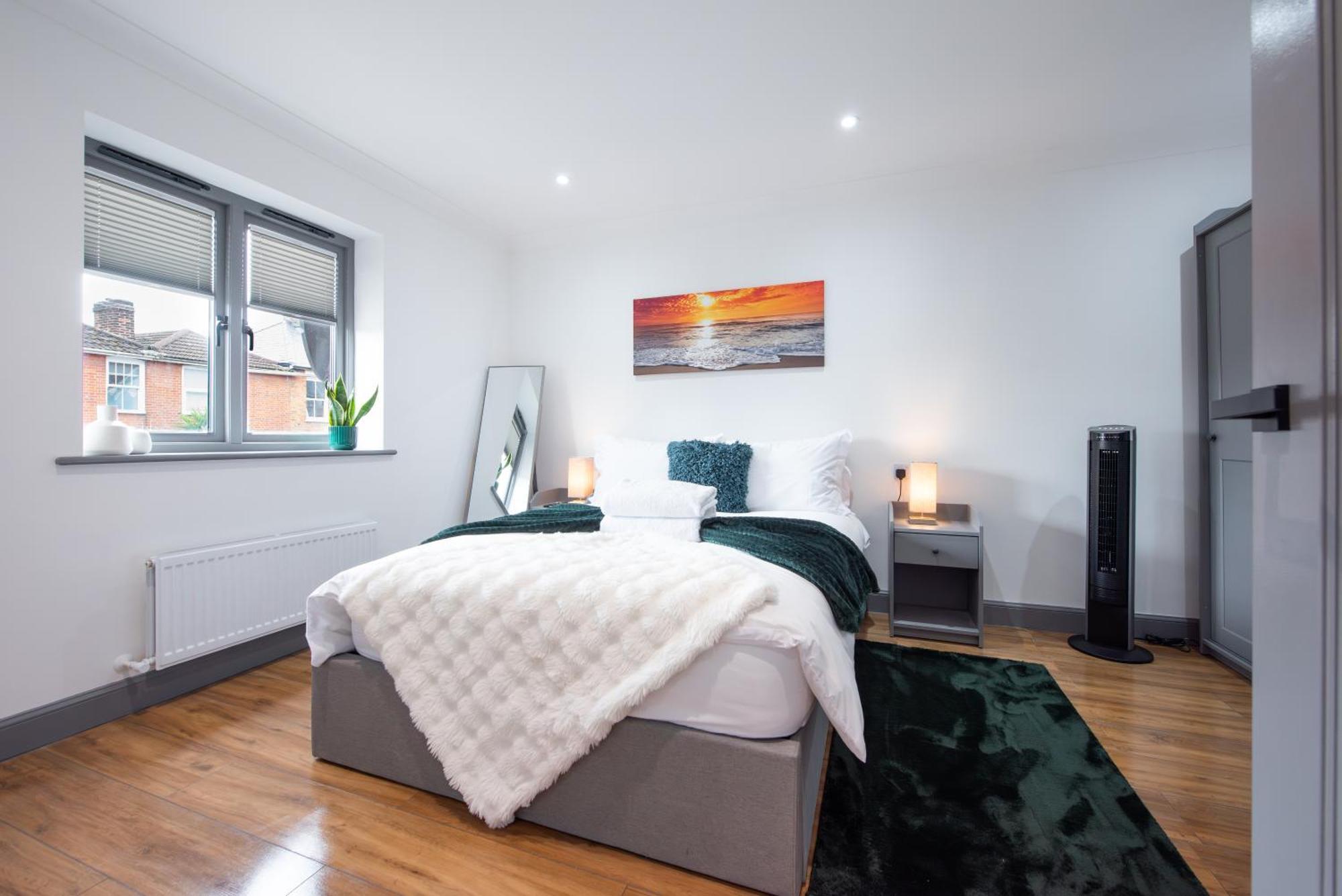 Hythe Hill 3-bedroom House, 2 Free Spacious Parking Spaces, Fast Wifi, Close To Shops, Cafes & Pubs *