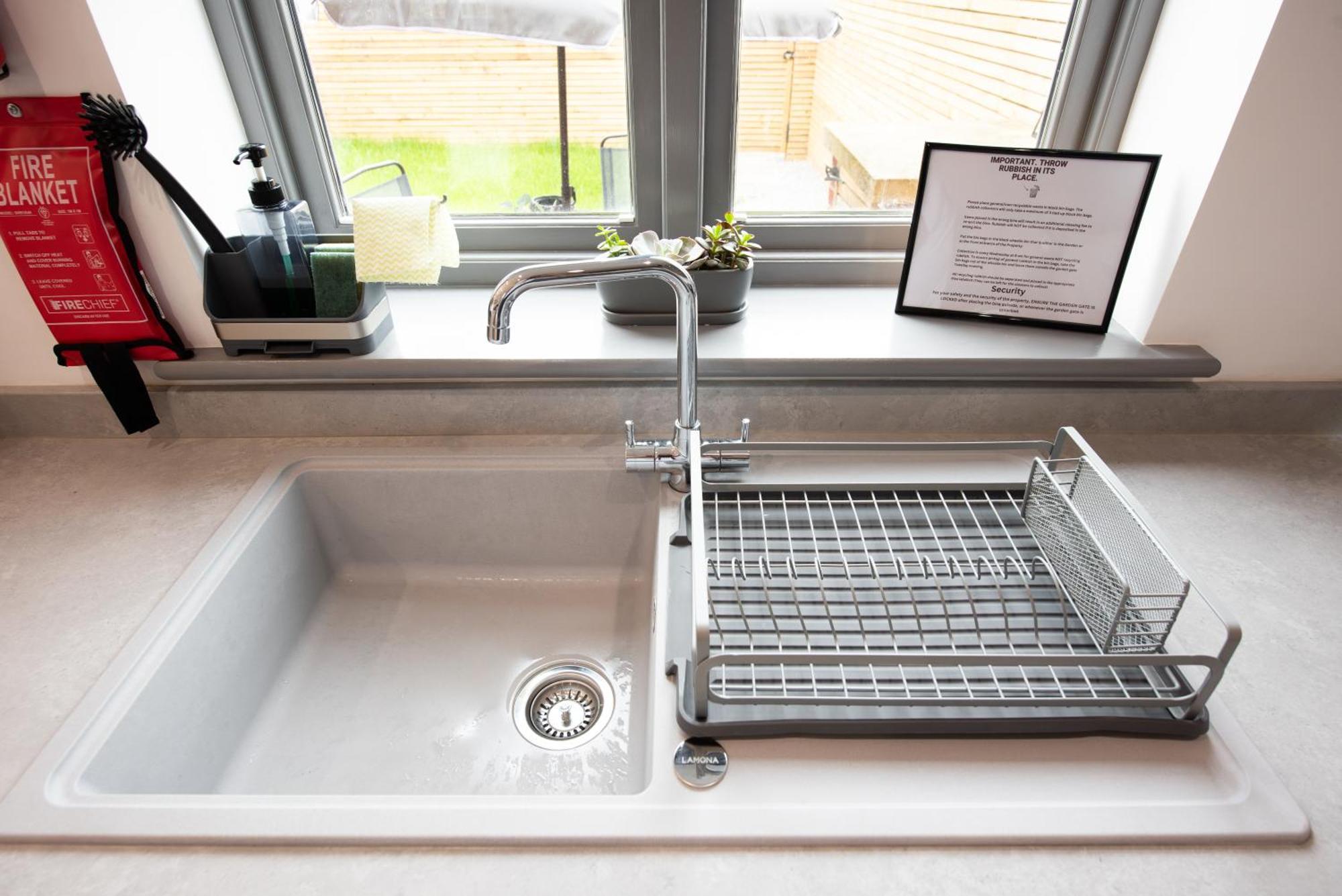 Hythe Hill 3-bedroom House, 2 Free Spacious Parking Spaces, Fast Wifi, Close To Shops, Cafes & Pubs