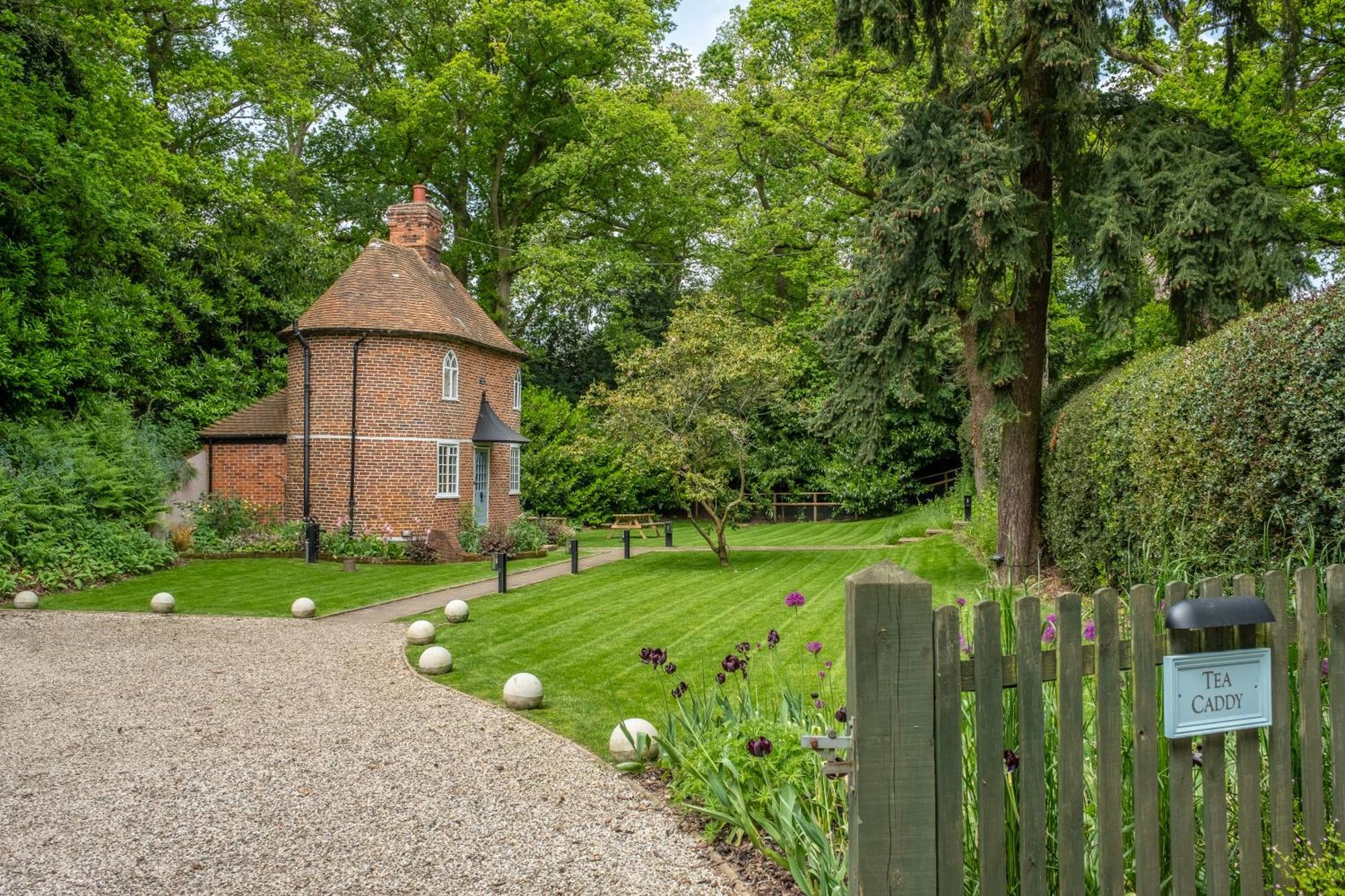 A Fairy-tale Luxurious - The Tea Caddy Holiday home Colchester